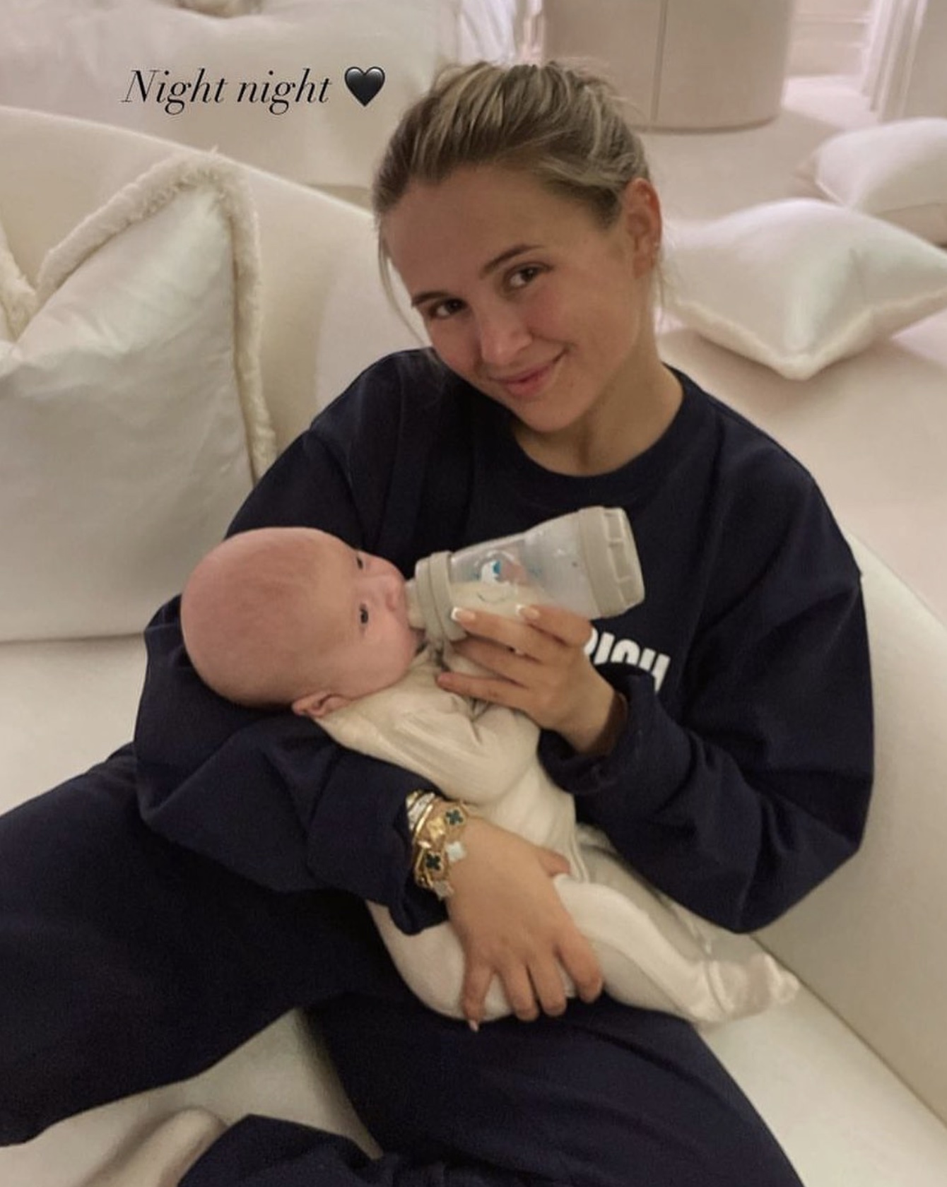 What Baby Bottles Do Celebrities Use? 6 Famous Moms